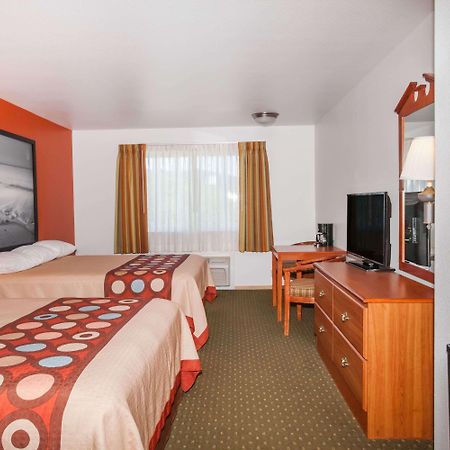 Super 8 By Wyndham Cloverdale Wine Country Esterno foto