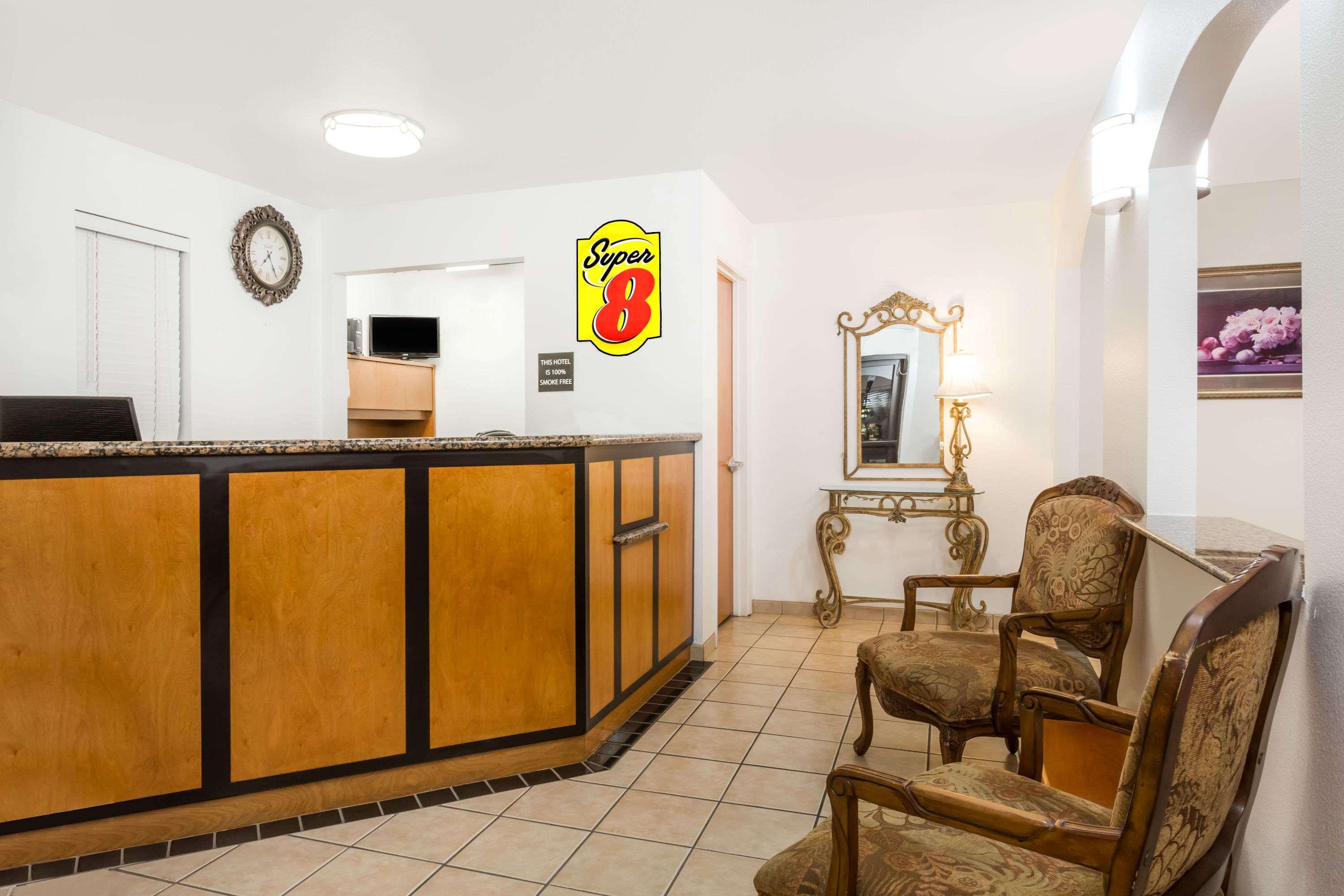 Super 8 By Wyndham Cloverdale Wine Country Esterno foto
