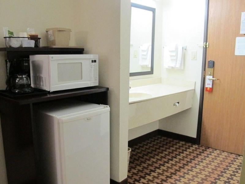 Super 8 By Wyndham Cloverdale Wine Country Esterno foto