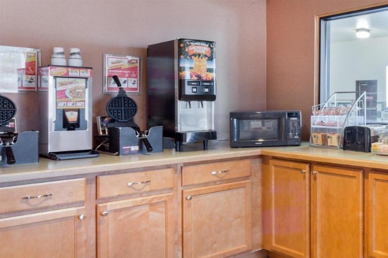 Super 8 By Wyndham Cloverdale Wine Country Esterno foto