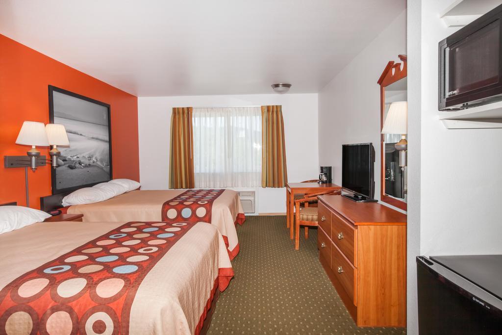 Super 8 By Wyndham Cloverdale Wine Country Esterno foto