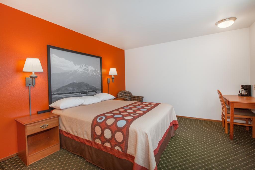 Super 8 By Wyndham Cloverdale Wine Country Esterno foto