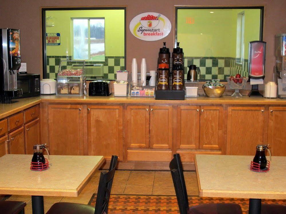 Super 8 By Wyndham Cloverdale Wine Country Esterno foto