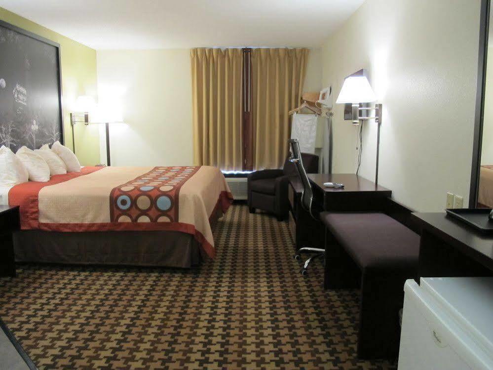 Super 8 By Wyndham Cloverdale Wine Country Esterno foto