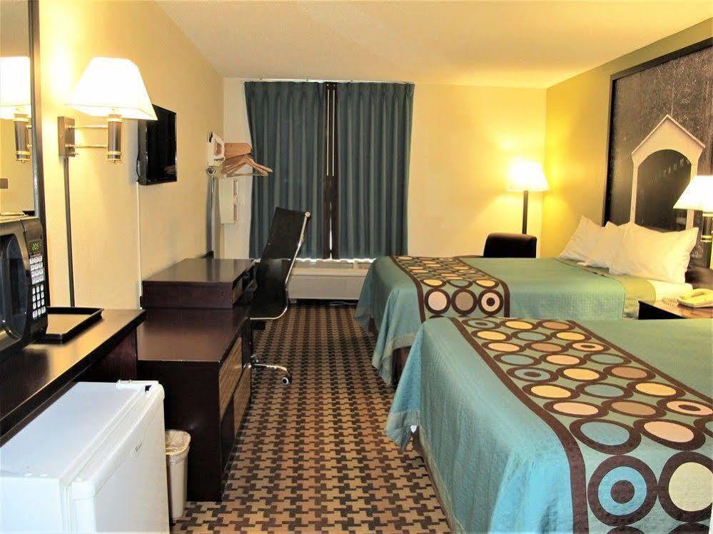 Super 8 By Wyndham Cloverdale Wine Country Esterno foto